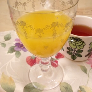 フルーティーな味わい オレンジジュース入り白ワイン レシピ 作り方 By こあくま527 楽天レシピ フルーティーな味わい オレンジジュース入り白ワイン レシピ 作り方 By こあくま527 楽天レシピ